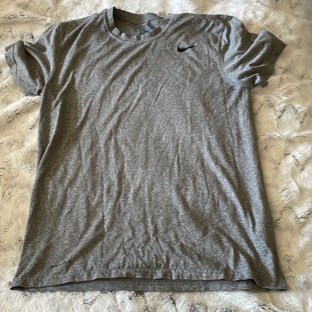 Nike Tshirt DriFit Gray Shirt Medium m workout top